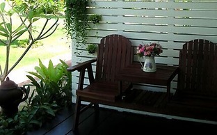 Baan Rim Klong Resort