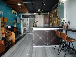 Phaphoom Boutique