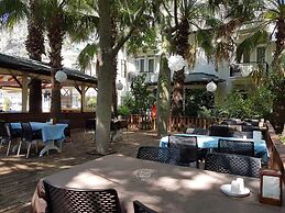 Canada Hotel & Bungalows