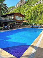 Canada Hotel & Bungalows