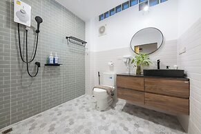 Lee's Mark Residence