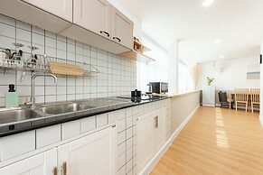 Lee's Mark Residence