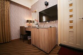 Unique Holiday Hotel