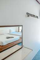 Side Walk Boutique Hotel