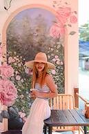 Side Walk Boutique Hotel