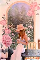 Side Walk Boutique Hotel