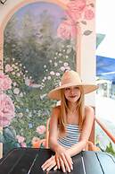 Side Walk Boutique Hotel