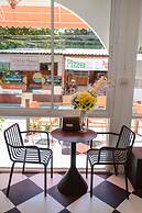Side Walk Boutique Hotel
