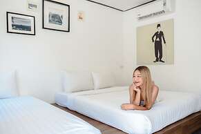 Side Walk Boutique Hotel