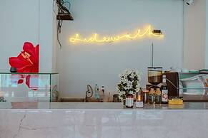 Side Walk Boutique Hotel