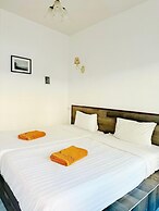 Side Walk Boutique Hotel