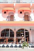 Side Walk Boutique Hotel