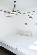 Side Walk Boutique Hotel