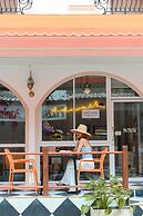 Side Walk Boutique Hotel