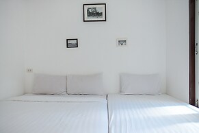 Side Walk Boutique Hotel