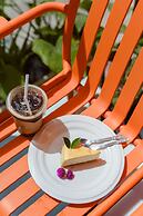 Side Walk Boutique Hotel