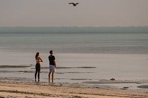 Hakuna Majiwe Beach Lodge
