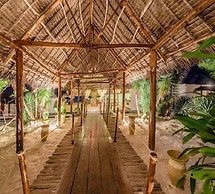 Hakuna Majiwe Beach Lodge