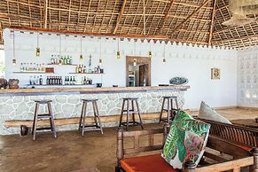 Hakuna Majiwe Beach Lodge