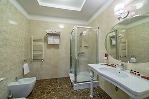 Hotel «ALARUS LUXE»