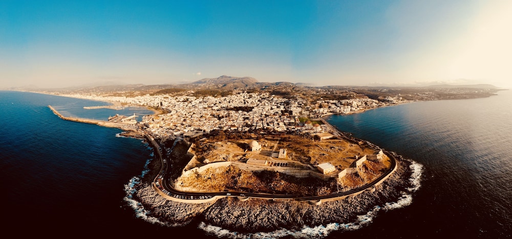 Eltina Hotel