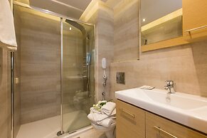 Eltina Hotel