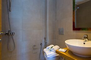 Eltina Hotel