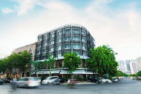 Almond Hotel Bassac River