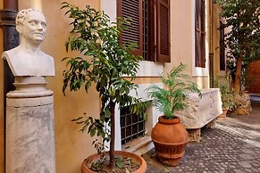 Trevi Rome Suite