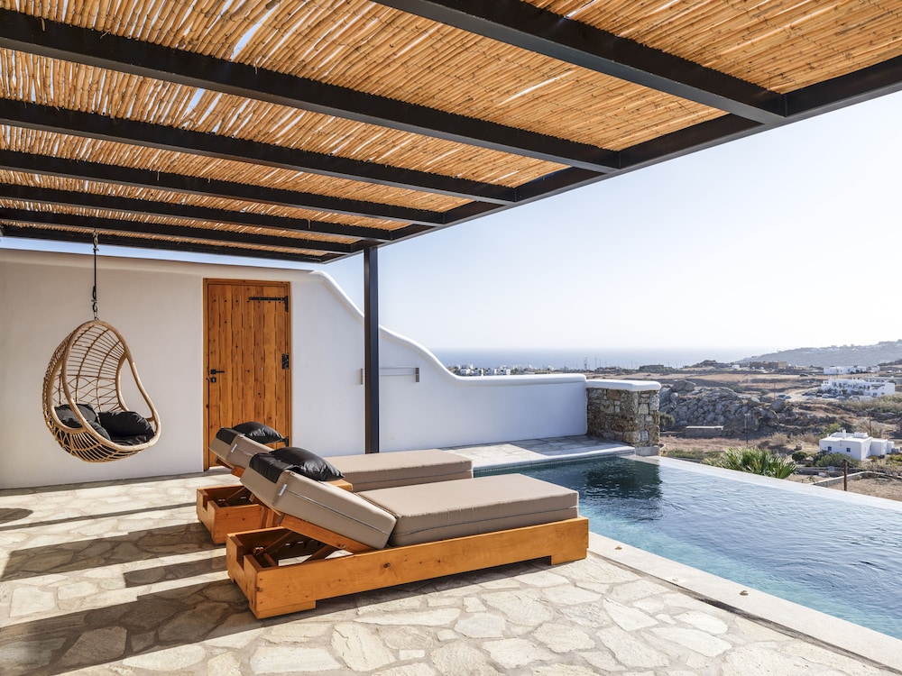 Evi Suites & Villas