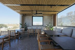 Evi Suites & Villas