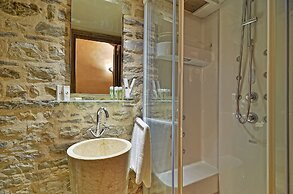 Aithrio Guesthouse