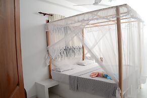 SURF UNA Beach Hotel