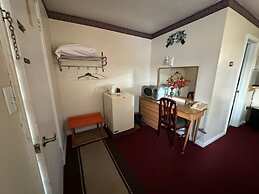 Holiday Motel