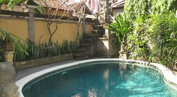 Yuli Bungalows