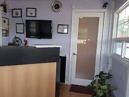 Niagara Inn & Suites