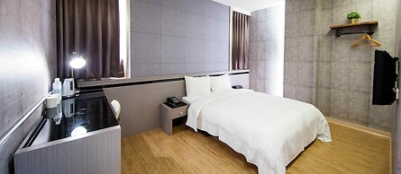 Military 75 Hotel