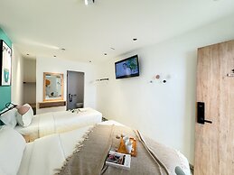 Apple 1 Hotel Gurney