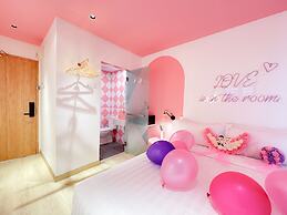 Apple 1 Hotel Gurney