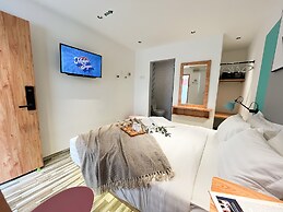 Apple 1 Hotel Gurney