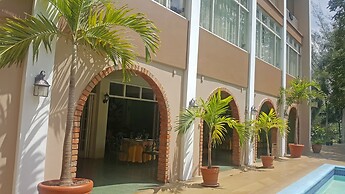 The Mandeville Hotel