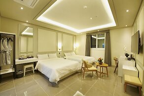 Hotel B