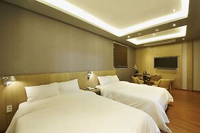 Hotel B