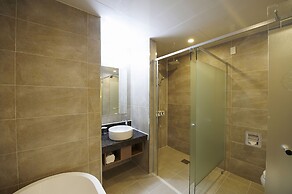 Hotel B