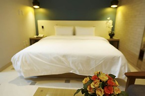 Hotel B
