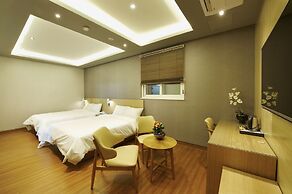 Hotel B
