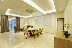 Hotel B
