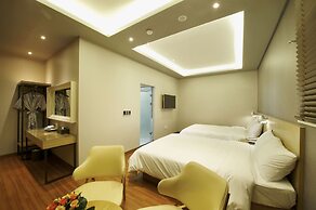 Hotel B