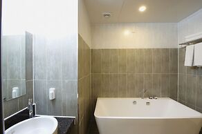 Hotel B