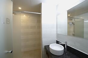 Hotel B